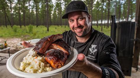 Top tailgating foods and tips to satisfy hungry college football fans .